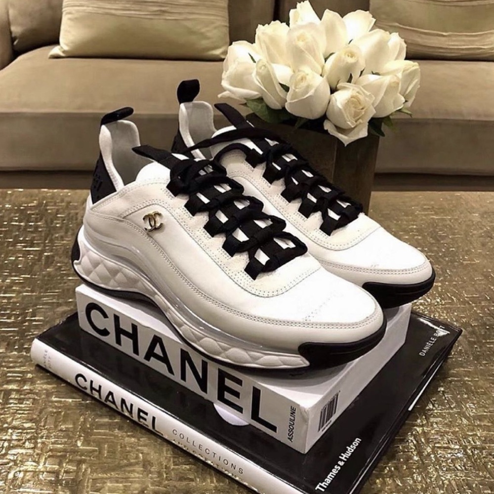 Chanel CC Logo Sneakers – White & Black – Full Boutique Set – Brand New - Picture 3 of 13